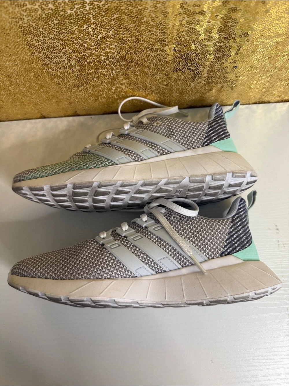 Adidas Questar Flow shoes Kids Light Gray Knit Sneakers with Mint Accents